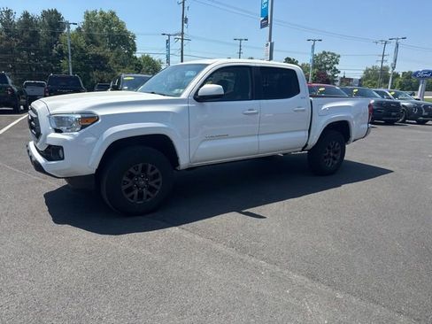 Used 2023 Toyota Tacoma SR5 AWD/4WD image 3
