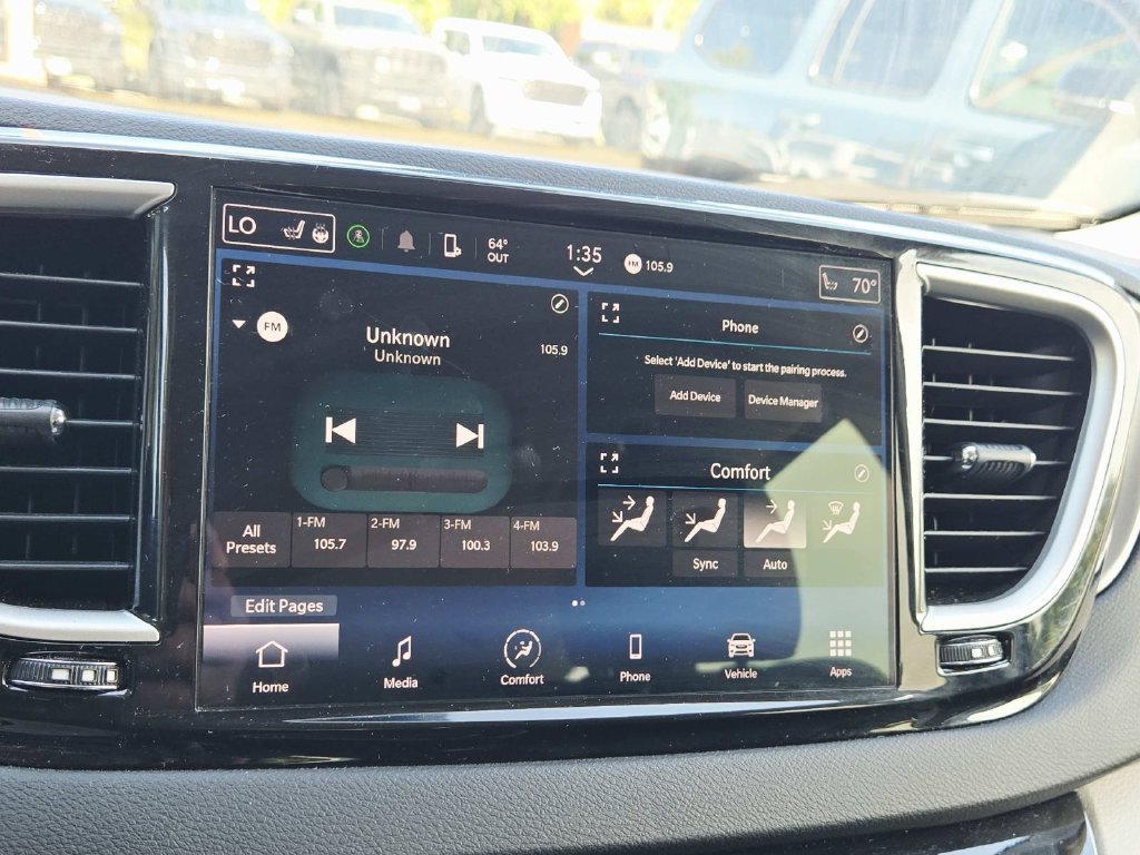 Used 2024 Chrysler Pacifica Touring-L FWD image 25