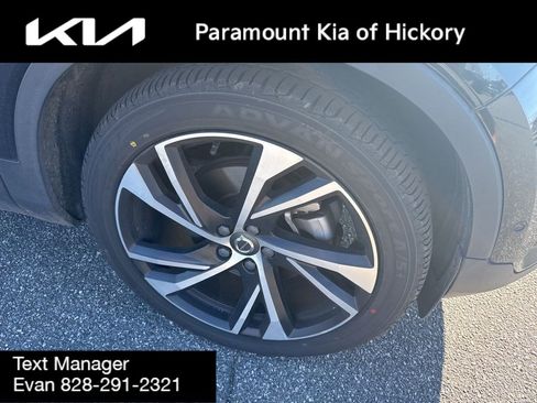 Used 2021 Volvo XC40 T5 R-Design w/ Advanced Package image 4