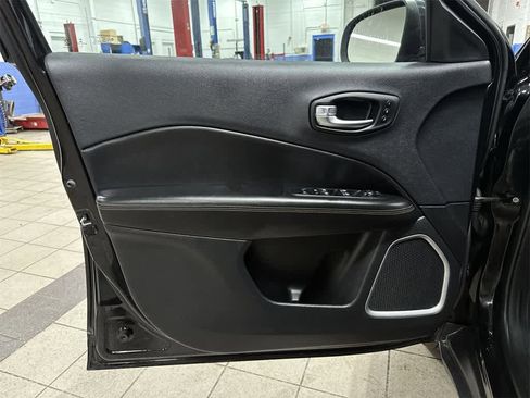 Used 2021 Jeep Compass Limited w/ Elite Exterior Group image 31