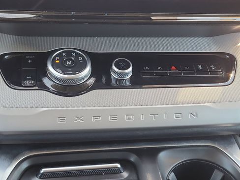 Used 2025 Ford Expedition Max Active AWD/4WD image 25