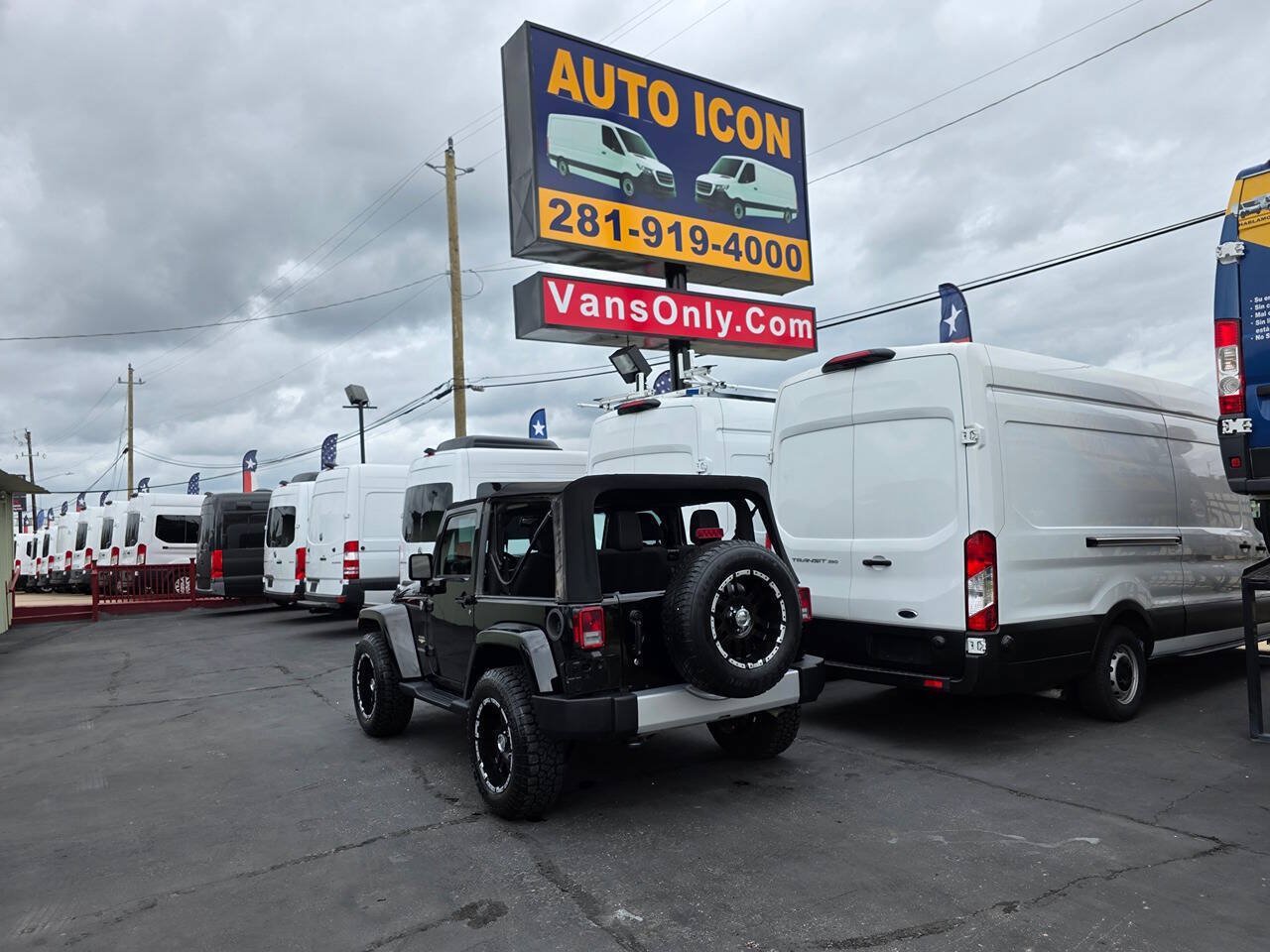 Used 2015 Jeep Wrangler Sahara w/ Connectivity Group AWD/4WD image 25