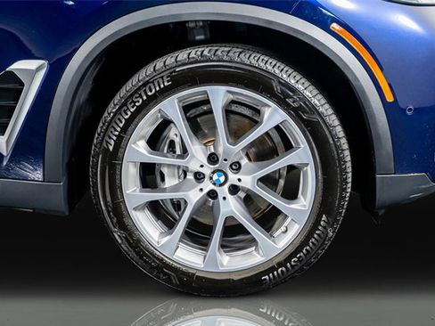 Used 2024 BMW X5 xDrive40i w/ Premium Essential Package image 5