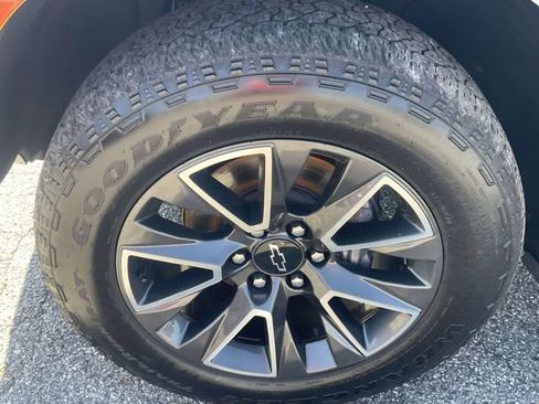 Used 2022 Chevrolet Tahoe Z71 w/ Z71 Off-Road Package AWD/4WD image 11