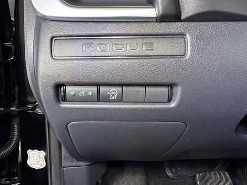 Used 2023 Nissan Rogue S image 22