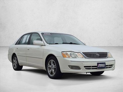 Used 2001 Toyota Avalon XLS FWD image 3