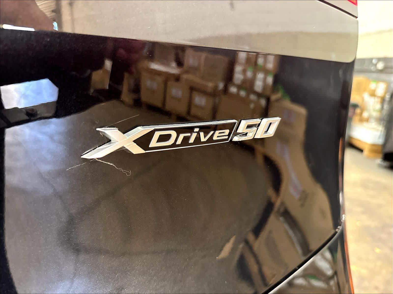 Used 2025 BMW iX xDrive50 w/ Premium Package AWD/4WD image 11