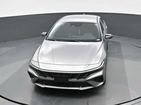 Certified 2025 Hyundai Elantra Sport image 21