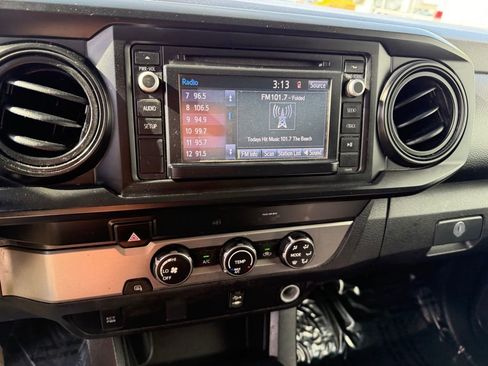 Used 2019 Toyota Tacoma SR w/ SR Convenience Package image 20