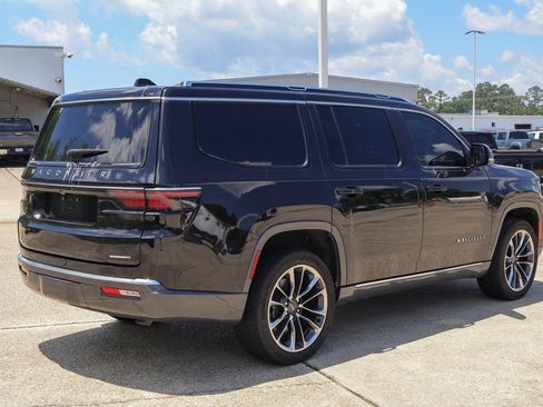Used 2022 Jeep Wagoneer Series III w/ Premium Group I AWD/4WD image 3