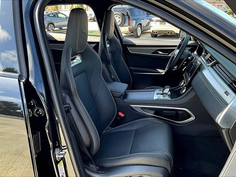 New 2026 Jaguar F-PACE R-Dynamic S image 9