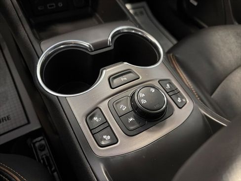 Used 2022 GMC Terrain AT4 w/ Infotainment Package II image 30