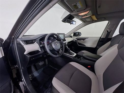 Used 2020 Toyota RAV4 XLE image 19