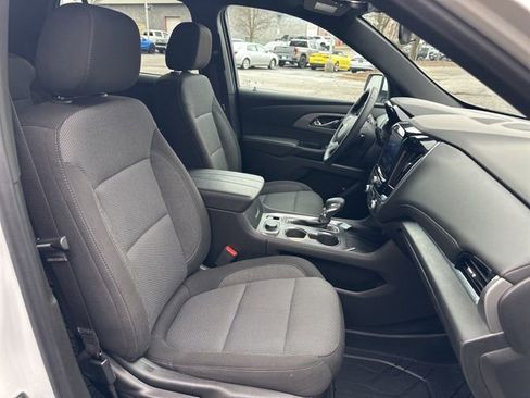 Used 2023 Chevrolet Traverse LT image 32