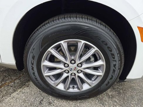 Used 2023 Buick Enclave Essence FWD image 18