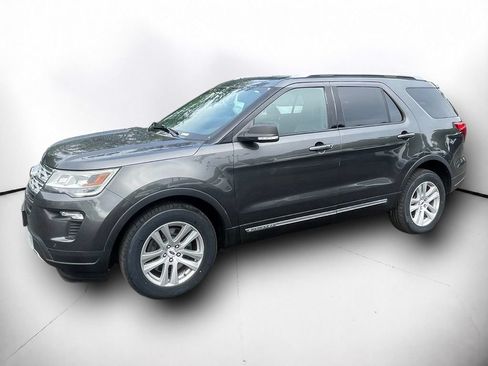 Used 2019 Ford Explorer XLT w/ Equipment Group 202A AWD/4WD image 2