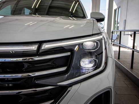 Certified 2024 Volkswagen Atlas SE image 5