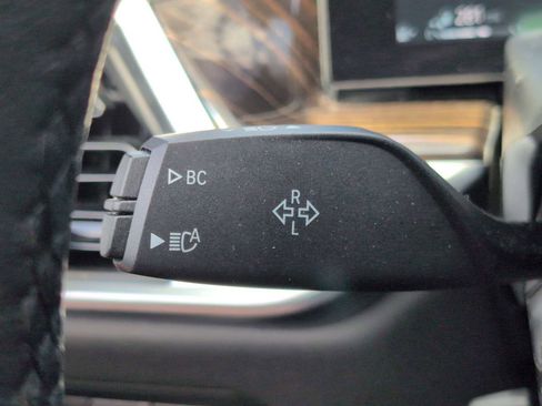 Used 2025 BMW X5 xDrive50e AWD/4WD image 26