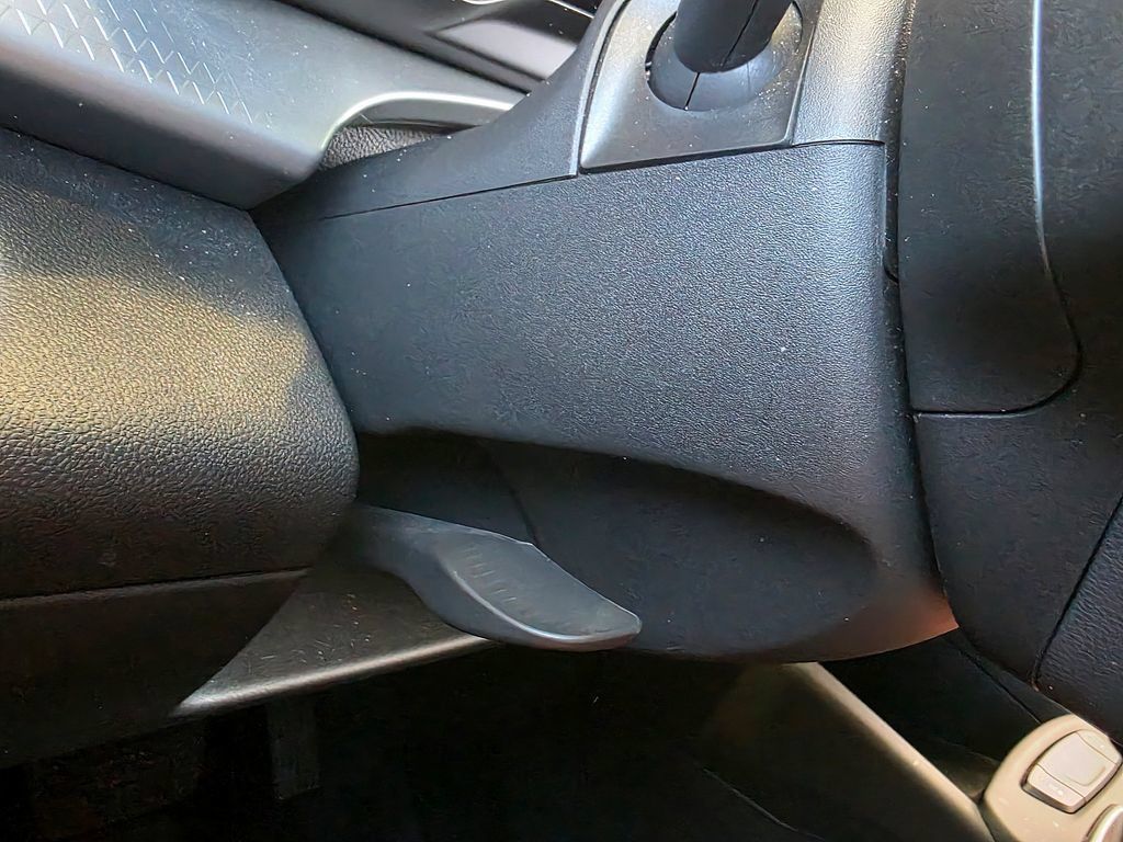 Used 2024 Chevrolet Trax RS w/ Driver Confidence Package FWD image 16