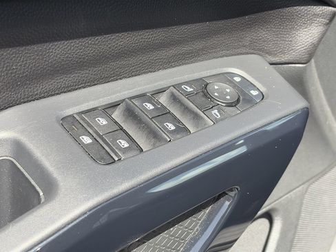 Used 2025 Nissan Pathfinder SV FWD image 15
