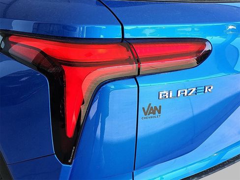 New 2025 Chevrolet Blazer EV LT image 32