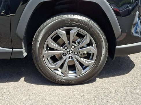 Certified 2022 Toyota RAV4 XLE Premium AWD/4WD image 8