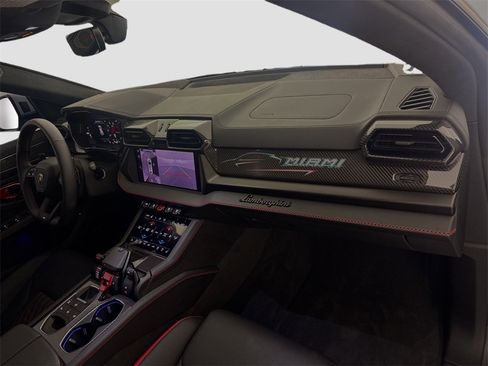 Used 2025 Lamborghini Urus SE image 33