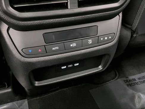 Used 2025 Honda Pilot Touring image 34