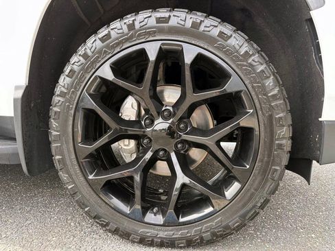 Used 2022 Chevrolet Tahoe LT w/ Luxury Package AWD/4WD image 6