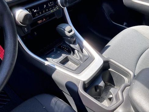 Used 2019 Toyota RAV4 LE w/ Carpet Mat Package FWD image 16