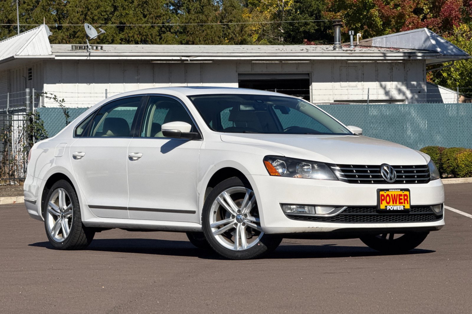 Used 2013 Volkswagen Passat TDI SEL Premium FWD image 2