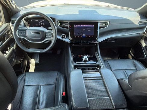 Used 2024 Jeep Wagoneer L Series II w/ Flexible Seating Group RWD image 16