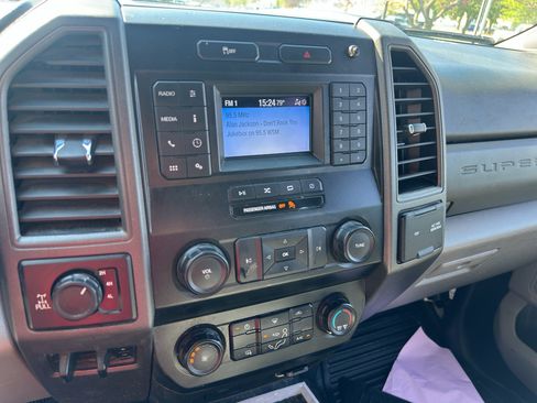 Used 2020 Ford F250 XL w/ Power Equipment Group image 18