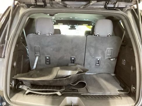 Used 2023 GMC Yukon SLE w/ Gmc Pro Safety Plus Package AWD/4WD image 15
