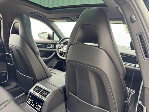 Used 2022 Porsche Panamera 4 image 40