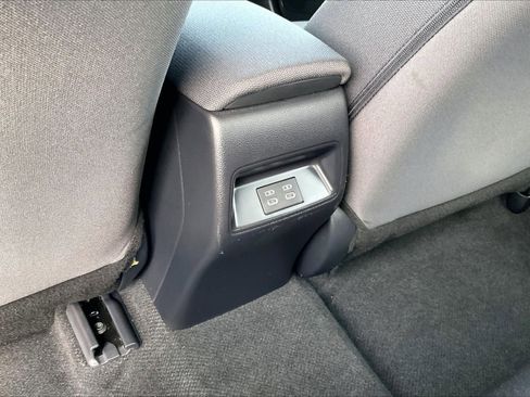 Used 2025 Toyota Corolla LE image 29