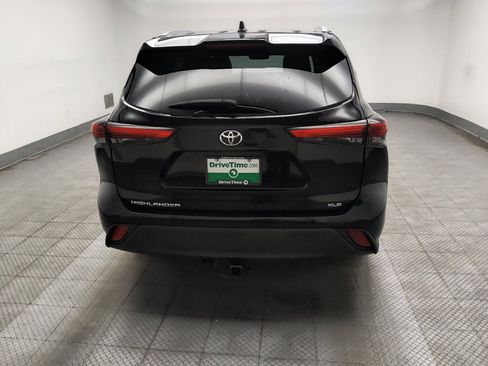 Used 2021 Toyota Highlander XLE FWD image 7