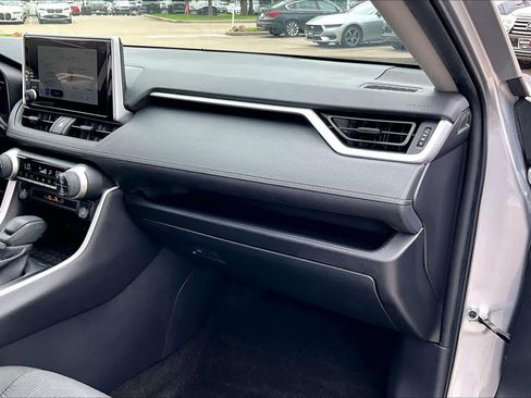 Used 2025 Toyota RAV4 XLE image 17