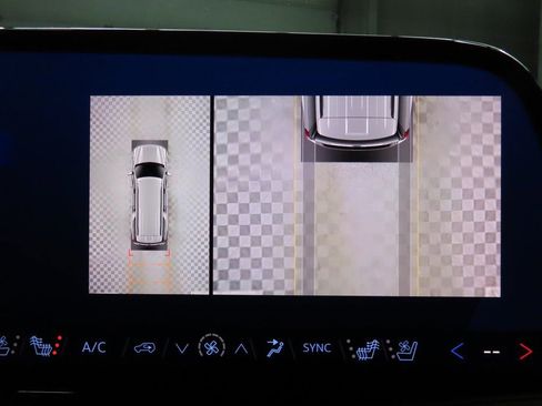 Used 2025 Chevrolet Suburban High Country image 14