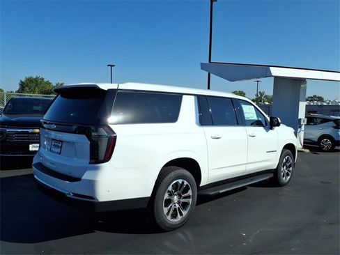 New 2026 Chevrolet Suburban LT w/ Comfort Package image 3