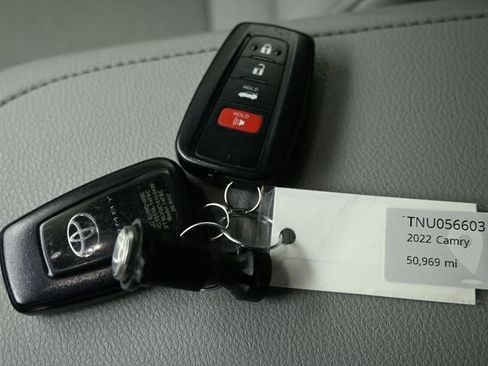 Used 2022 Toyota Camry XLE image 9