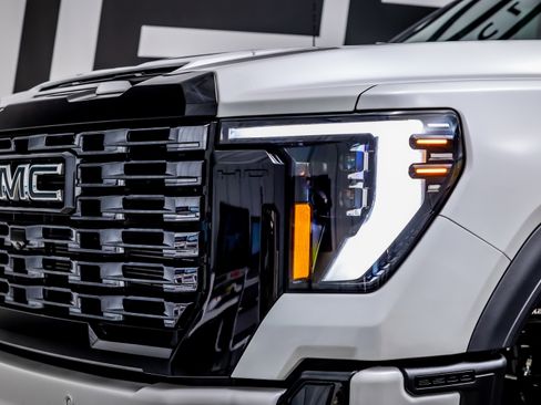 Used 2025 GMC Sierra 3500 Denali Ultimate image 14