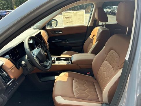 New 2026 Nissan Pathfinder Platinum AWD/4WD image 16