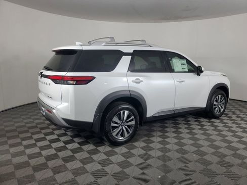 New 2025 Nissan Pathfinder SL image 4