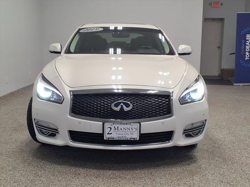Used 2019 INFINITI Q70 Luxe image 2