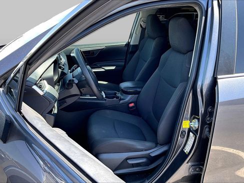 Used 2021 Toyota RAV4 LE w/ Carpet Mat Package (TMS) FWD image 24