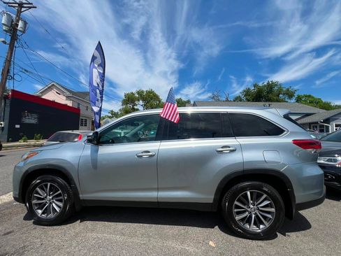 Used 2019 Toyota Highlander XLE AWD/4WD image 6