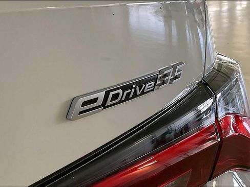 Used 2023 BMW i4 eDrive35 w/ Premium Package RWD image 9