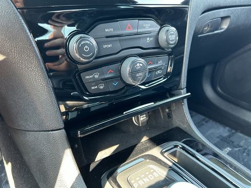 Used 2019 Chrysler 300 S image 22