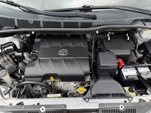 Used 2012 Toyota Sienna XLE FWD image 11